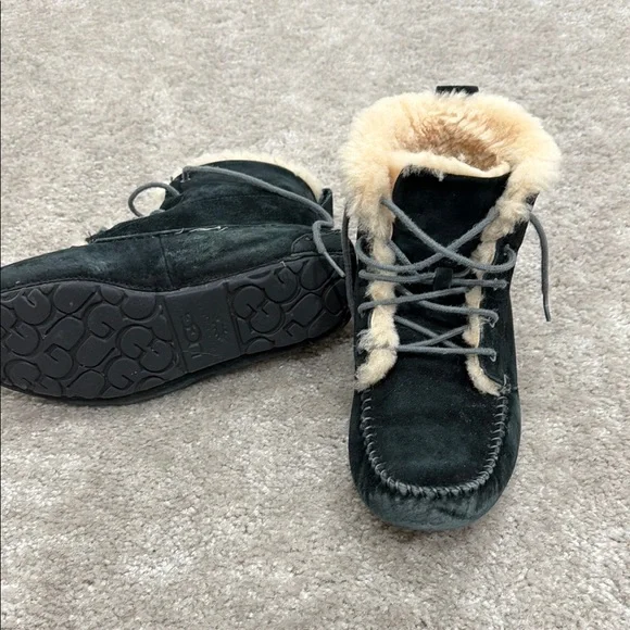 UGG Black Ankle Boots with Cream Fur - Picture 1 of 1